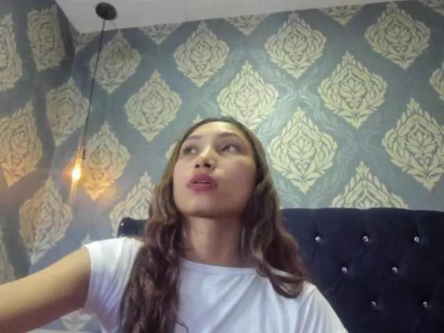 Freechat MadelineDollx on BongaCams