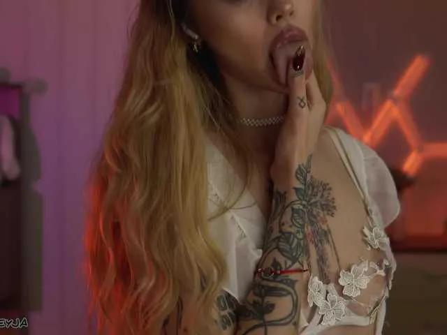 Offline ManiFreyja on BongaCams