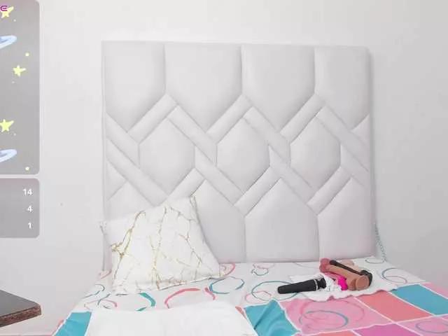 Offline MatureNewbie on BongaCams