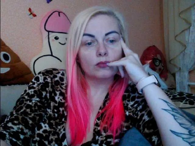 Offline melek-7250 on BongaCams