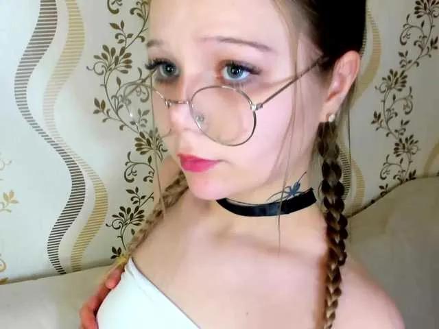 Offline MelMooon on BongaCams