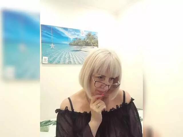 Offline mery8poppins on BongaCams