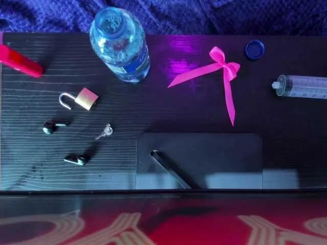 Offline MiaaDavis on BongaCams