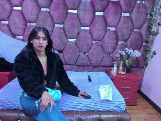 Offline MiaaDavis on BongaCams