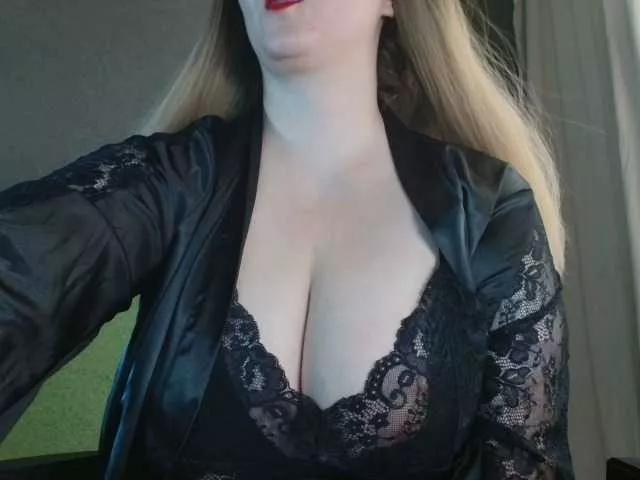 Offline MiaLaFoxis on BongaCams