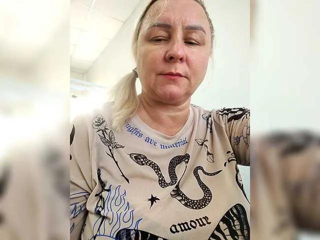 Offline miranda-robinson on BongaCams