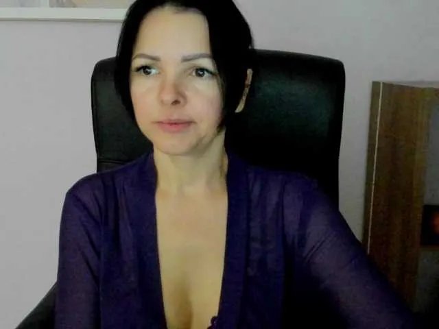 Offline Mollybrunett on BongaCams
