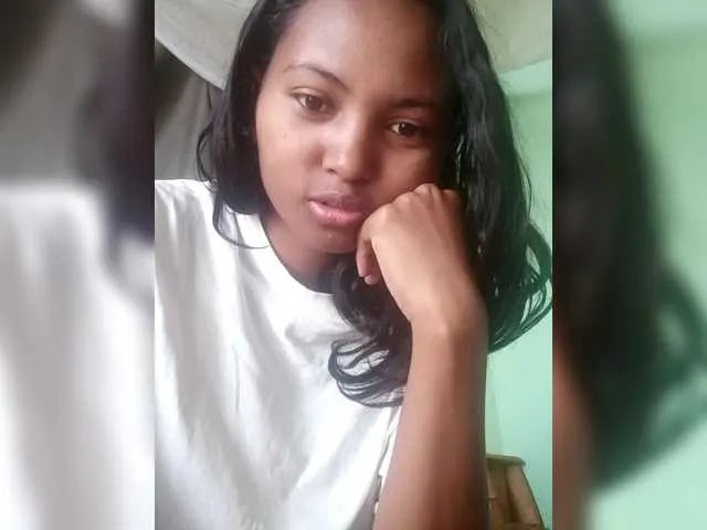 Offline Murielle-1 on BongaCams