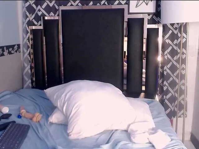 Offline NaomiSmiths on BongaCams