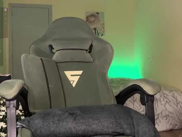 Naughty-Mari — I get turned on by strong vibrations, your hungry eyes, and how my body trembles just for you 