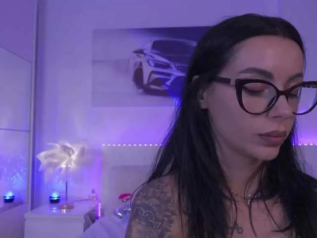 Offline Oddetteblackk1 on BongaCams