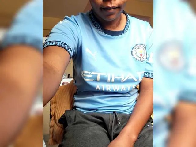 Offline Petite-mpenzi on BongaCams