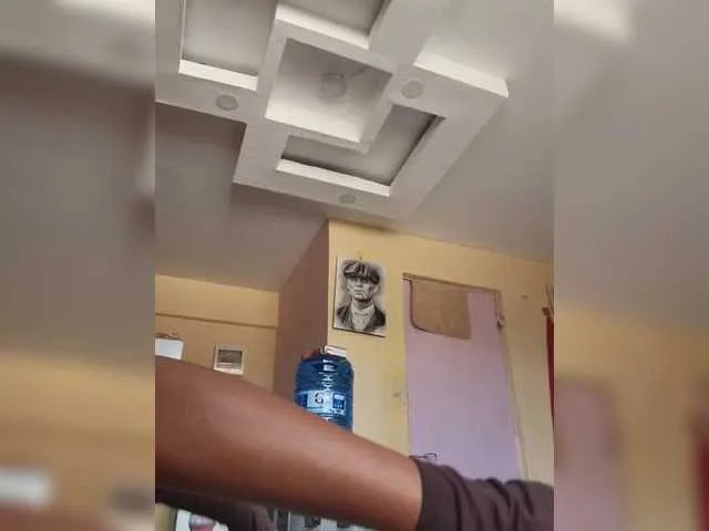 Offline Petite-mpenzi on BongaCams