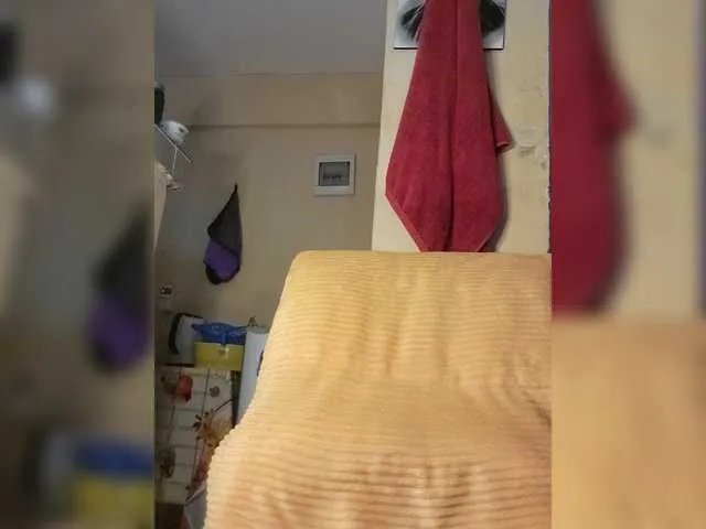 Offline Petite-mpenzi on BongaCams