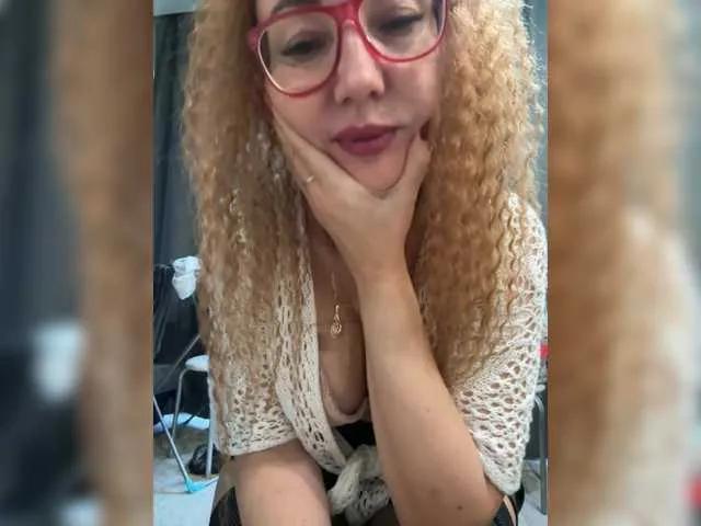 BongaCams Pink-Lips is Freechat Pink-Lips — Smart and wealthy men, with high potential!