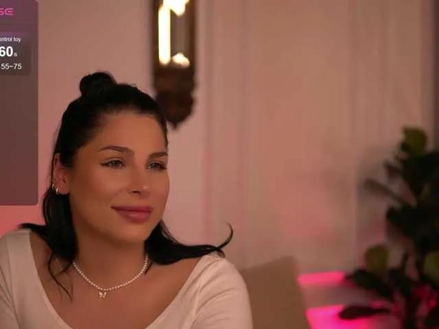 Freechat PlayfulAvalyn on BongaCams