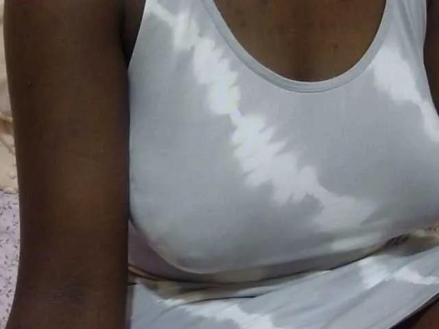 Freechat pretty-lioness on BongaCams