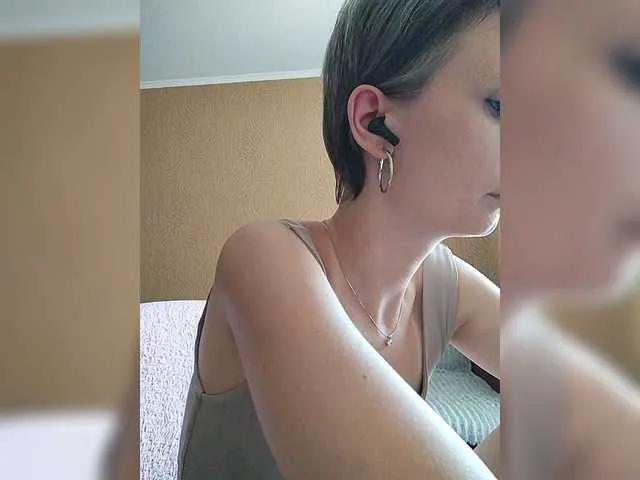 Freechat prettyKris on BongaCams