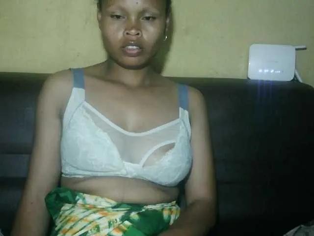 Pussy01lips on BongaCams 