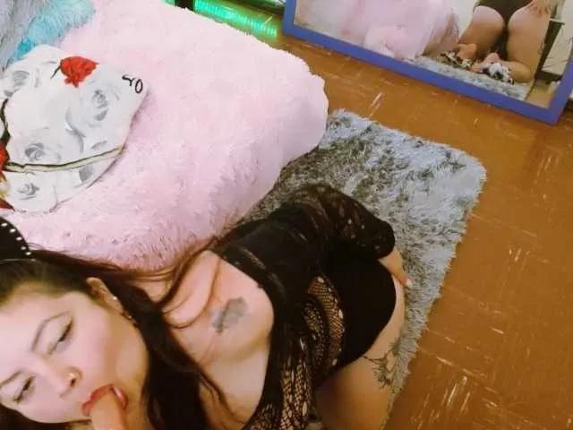 Freechat queencarlotta82 on BongaCams