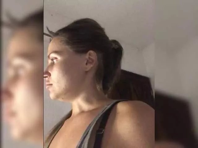 Freechat REALMEANTINA on BongaCams