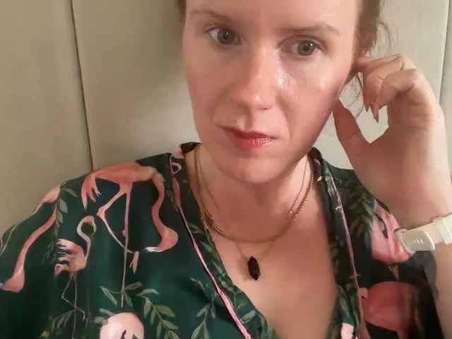 Offline REDHEADROSIE on BongaCams