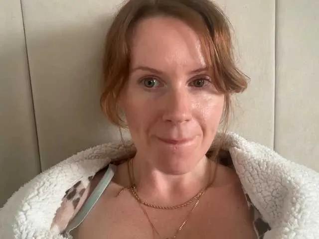 Offline REDHEADROSIE on BongaCams