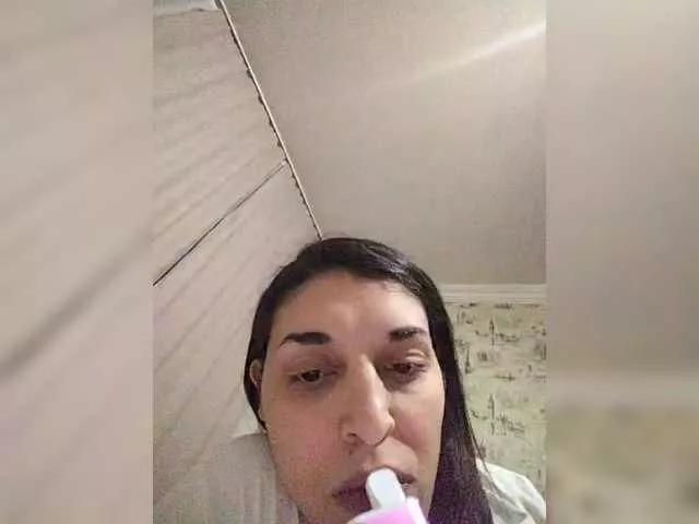 Offline Rosanna-Rennie on BongaCams