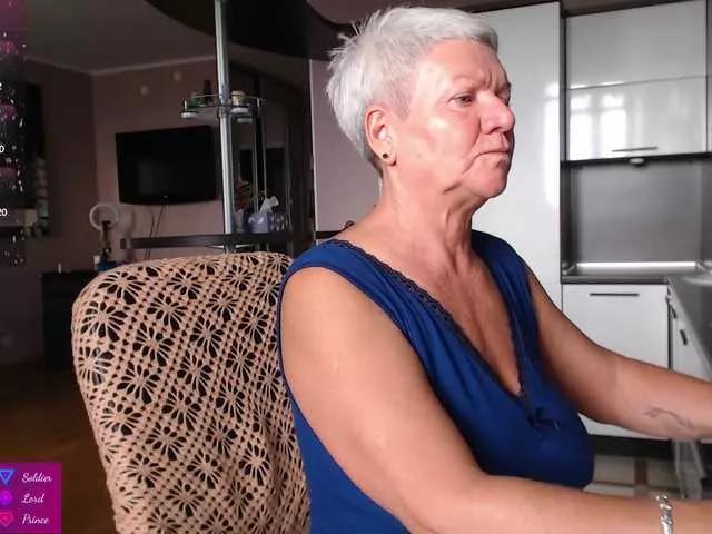 Offline roxana-brooks on BongaCams