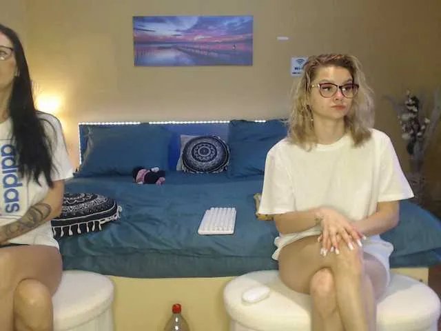 Offline RuxandraDanny on BongaCams