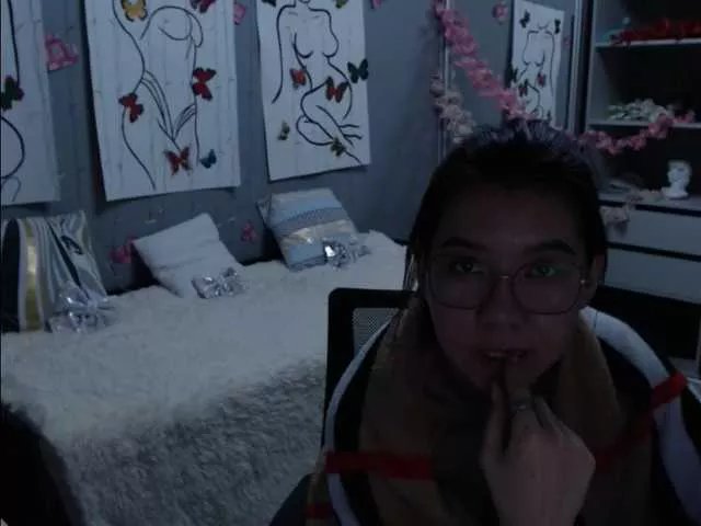 Offline Sarahsexygirl on BongaCams