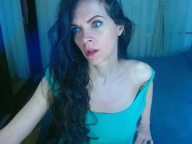 Offline SexQueen11 on BongaCams