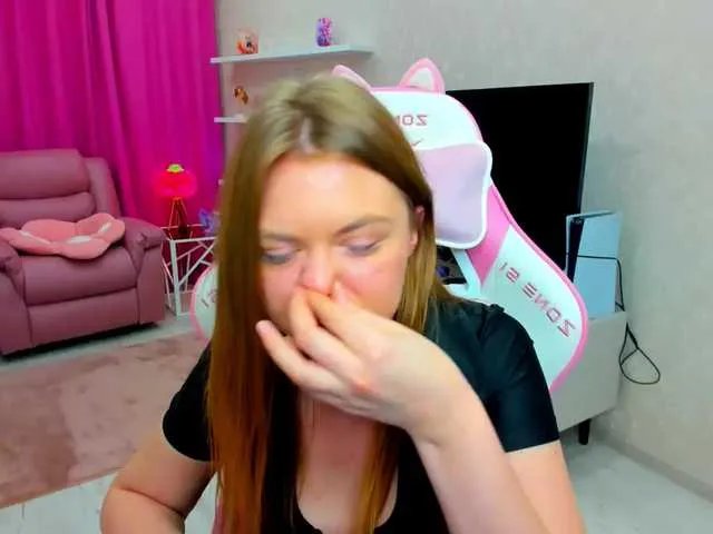 Offline Strawberrye on BongaCams