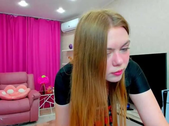 Offline Strawberrye on BongaCams