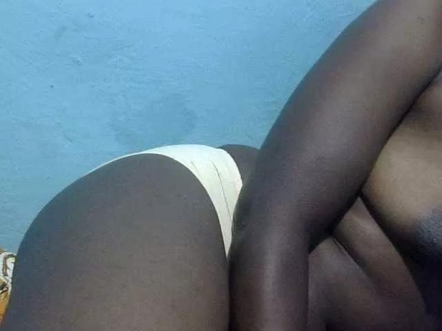 Offline Sweetmella on BongaCams