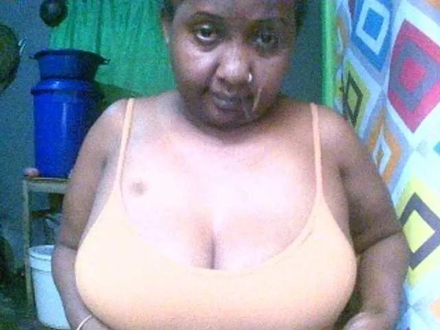 Offline Sylivinaahh on BongaCams