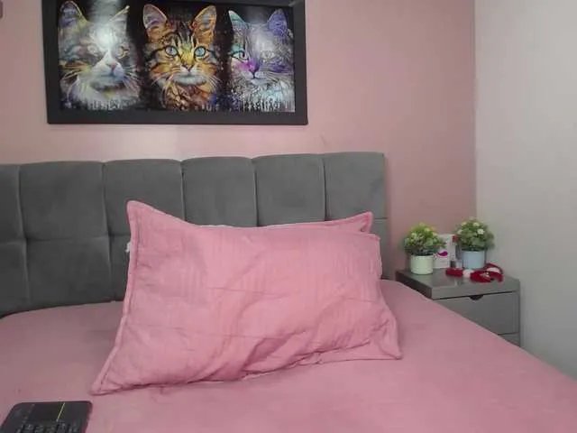 Offline tiiny-emilly on BongaCams