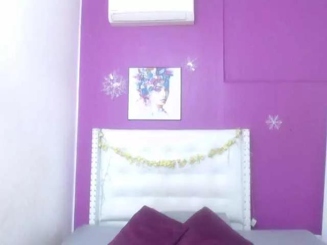 Offline tiny-sarah1 on BongaCams