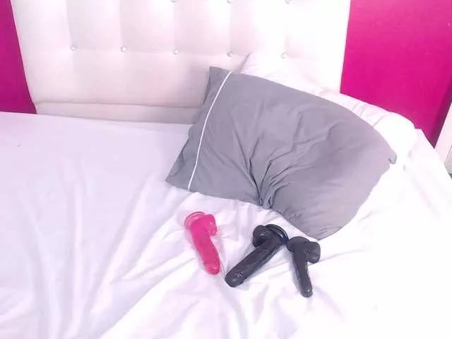 Freechat tiny-whore on BongaCams