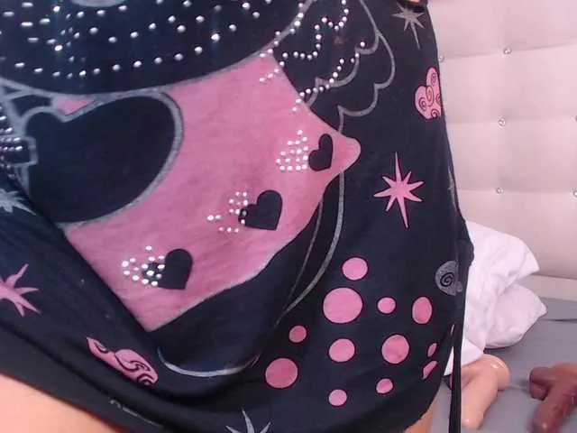 Freechat tiny-whore on BongaCams