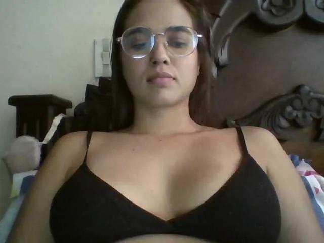 Offline trianabell on BongaCams