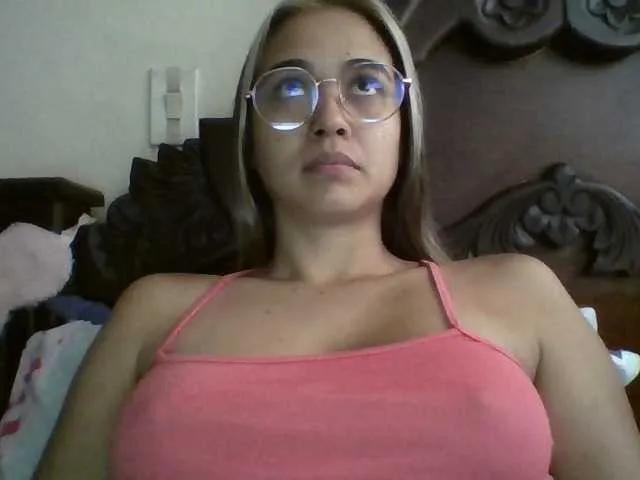 Offline trianabell on BongaCams