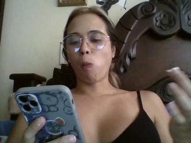 Offline trianabell on BongaCams