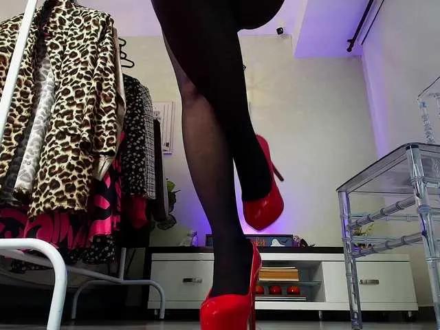 BongaCams Victoria-Collins is Freechat Victoria-Collins — I love confident and respectful men who know how to tease and build anticipation. A deep, sensual voice, playful flirting, and passionate whispers drive me crazy. I enjoy being admired and spoiled, feeling your desire through every tip and sweet word.