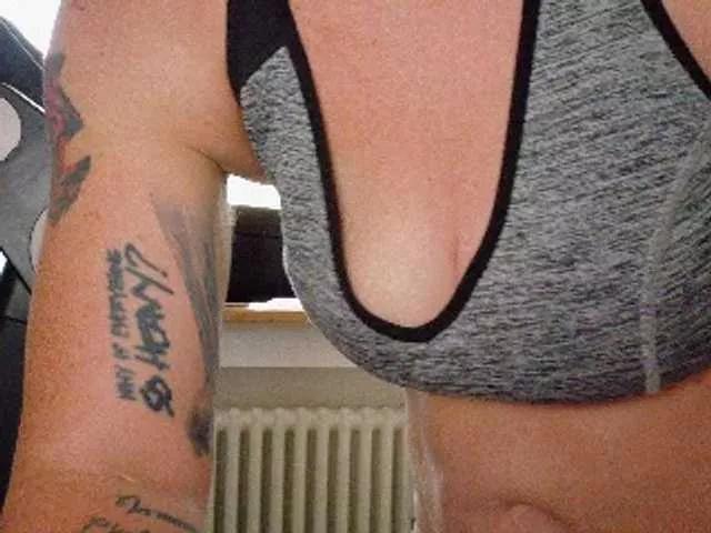 Offline Wetgerman2 on BongaCams