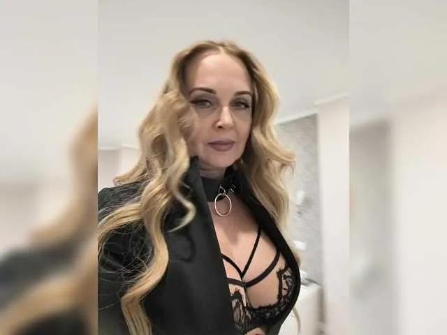 Offline XxxSexyMilfxxX on BongaCams