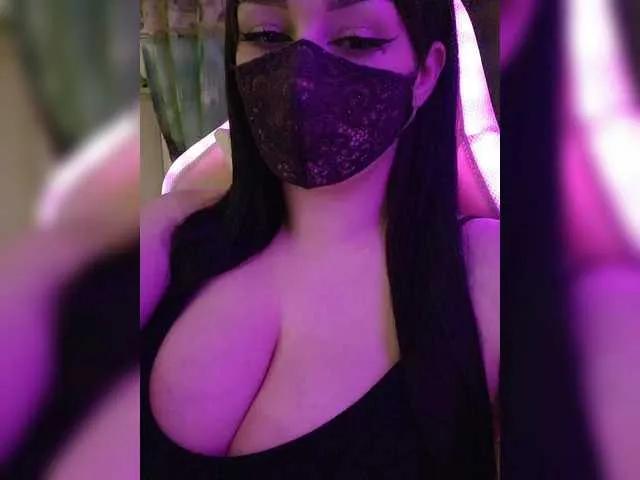 Offline YennSI on BongaCams