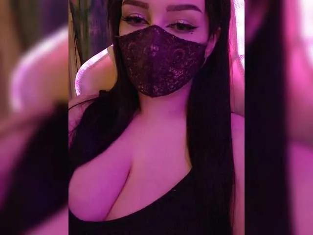 Offline YennSI on BongaCams