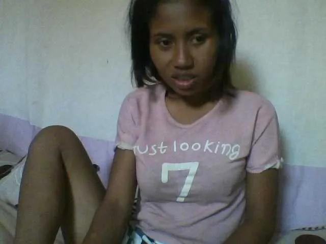 Offline YoungNatie on BongaCams