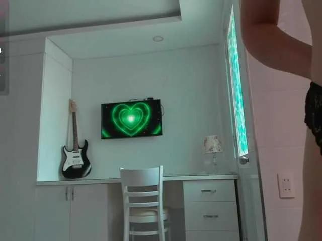 Offline YukiMiii on BongaCams